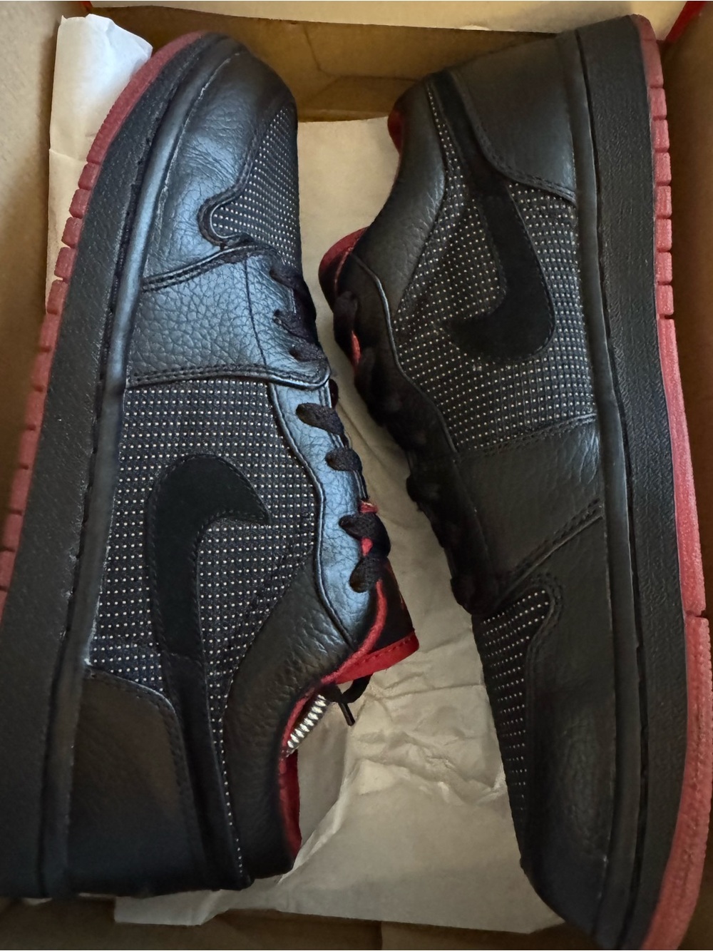 Jordan 1 Retro Low ‘Black Silver Red’ Size 10M/11.5W. Great Condition - Picture 12 of 13